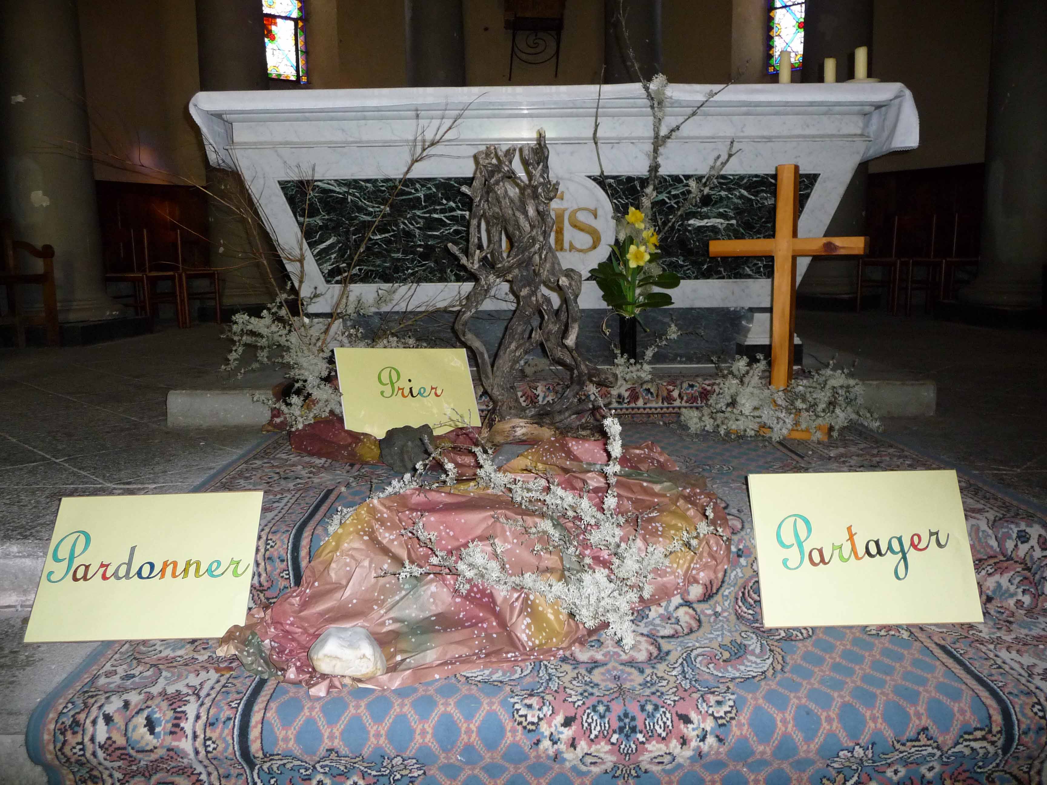 Choeur de l'&eacute;glise de Rouillas-Bas : Une r&eacute;alisation de Danny Brousse
