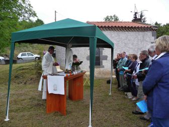Le diacre Joël Rivaillier et les fidèles