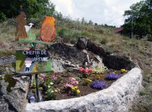 Rouillas-Haut - Les fables de La Fontaine et maison du bourg