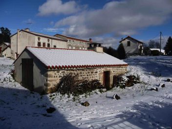 Village du Lot sous la neige